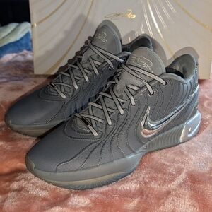 LeBron 21 Special No Shell Metallic Gray Silver Basketball Shoes Sz 8 New
